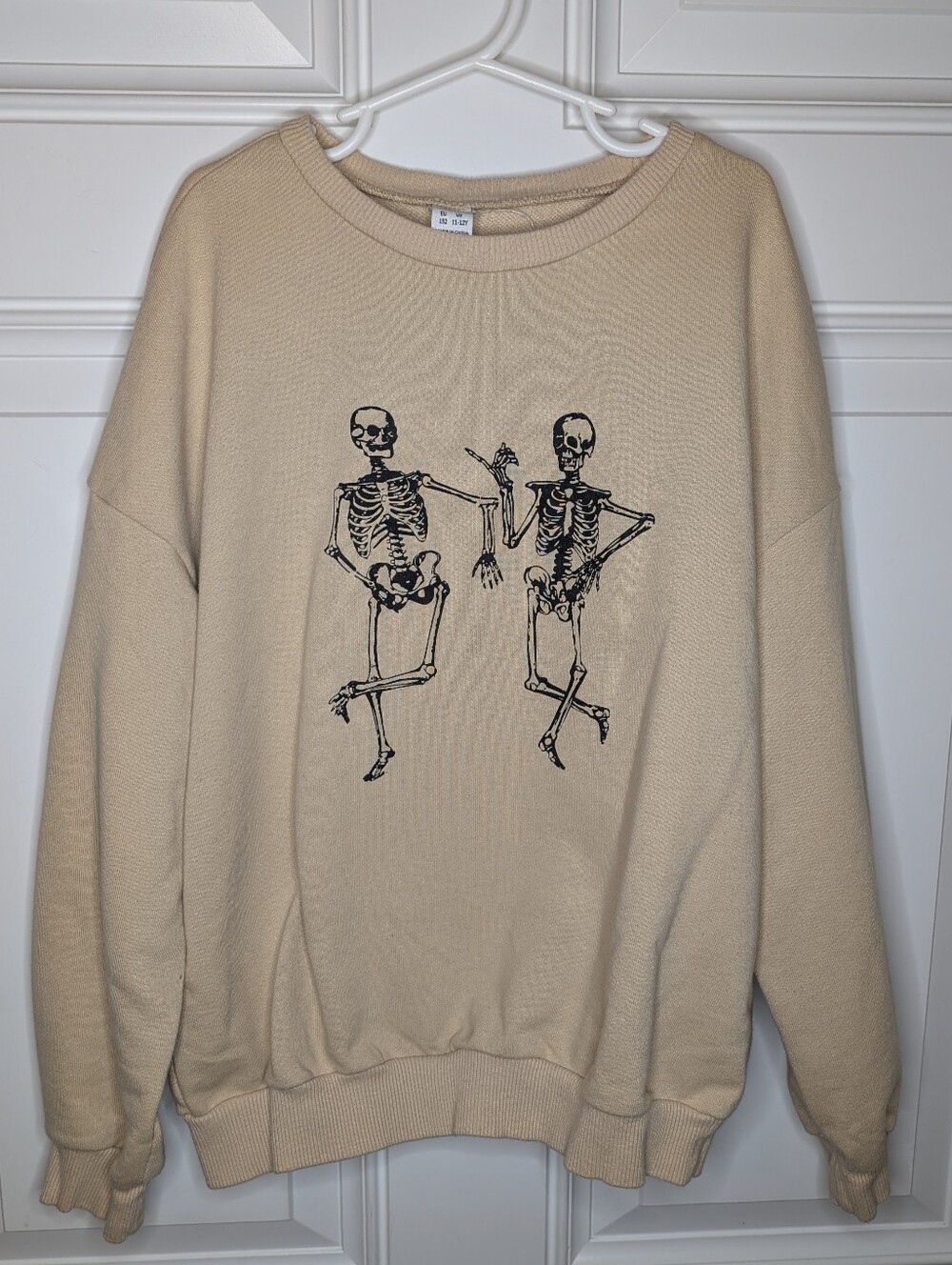 Youth 11/12 Halloween Dancing Skeletons Beige Graphic Sweatshirt Cotton Blend